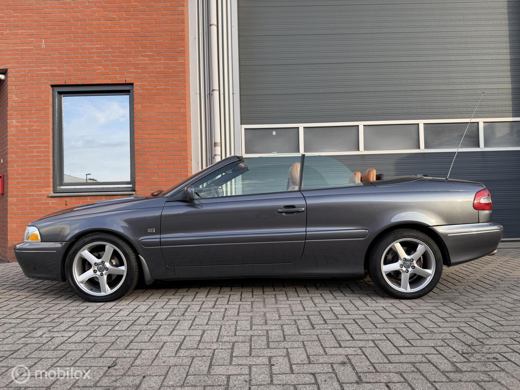 Volvo C70 Convertible 2.0T Aut. Tourer Autumn Sun - Orig NL, C70, Gebruikt, 4 stoelen, 163 pk