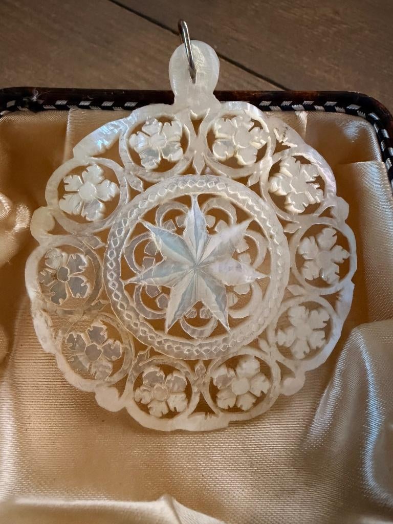 Antieke Bethlehem ster hanger – handgesneden parelmoer, Ophalen of Verzenden, Overige materialen, Hanger
