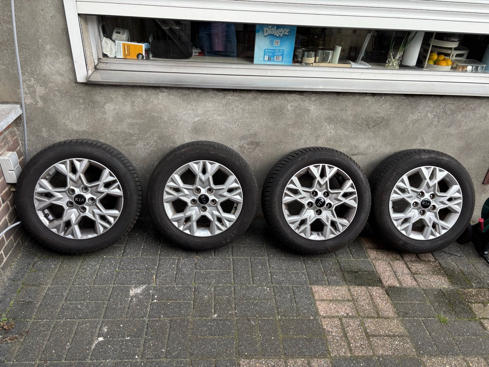 Originele Kia velgen 16 inch met banden, Ophalen, Gebruikt, 16 inch, Banden en Velgen