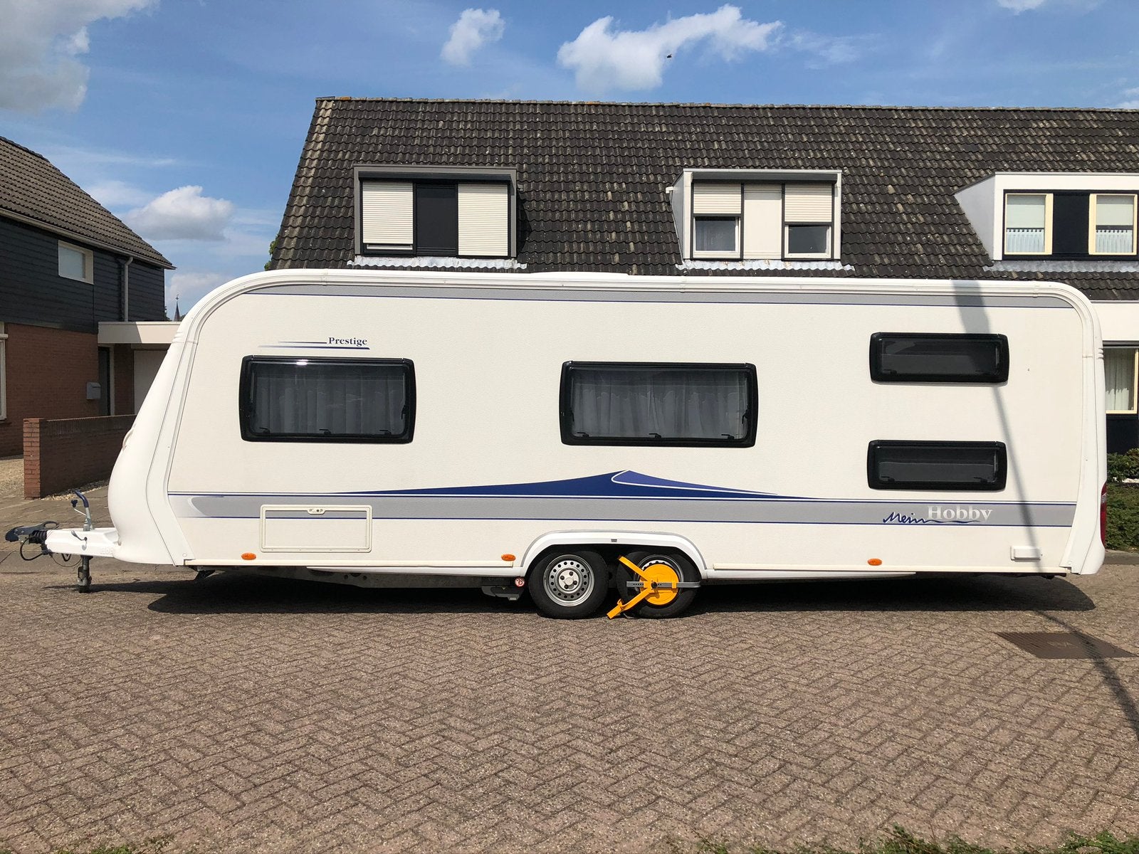 Hobby 650 KMFE Stapelbed 2011, Rondzit, Particulier, Meer dan 6, 6 tot 7 meter
