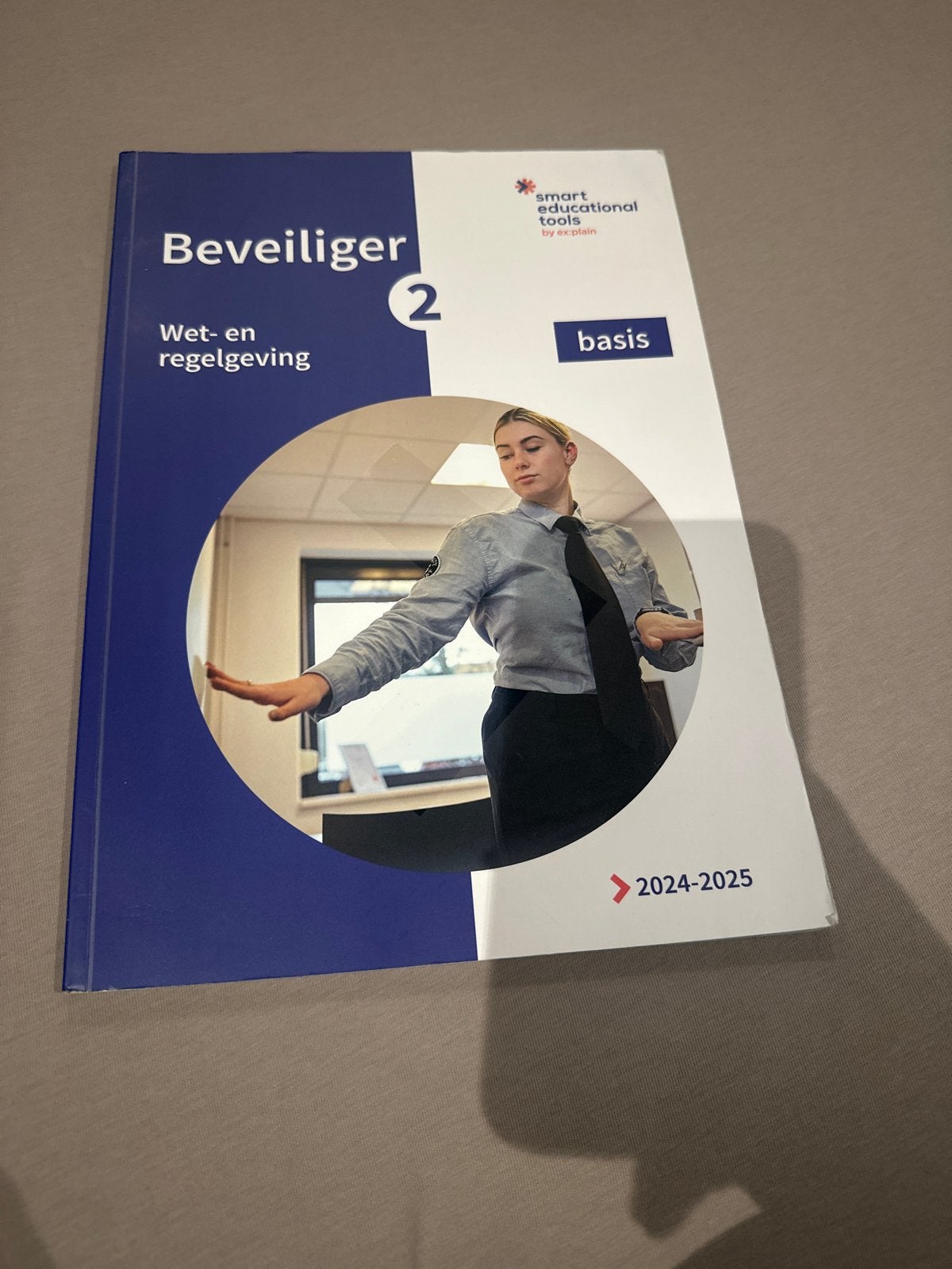 Beveiliger 2 Wet- en regelgeving basis, Boeken, Ophalen of Verzenden, Zo goed als nieuw, MBO