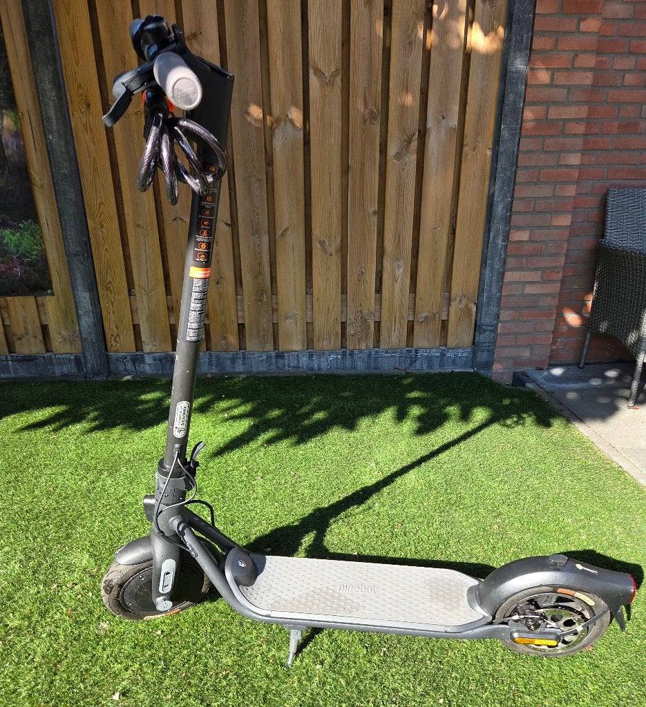 Ninebot Elektrische step F25E 11!, Fietsen en Brommers, Steps, Ophalen, Zo goed als nieuw, Elektrische step (E-scooter), Ninebot