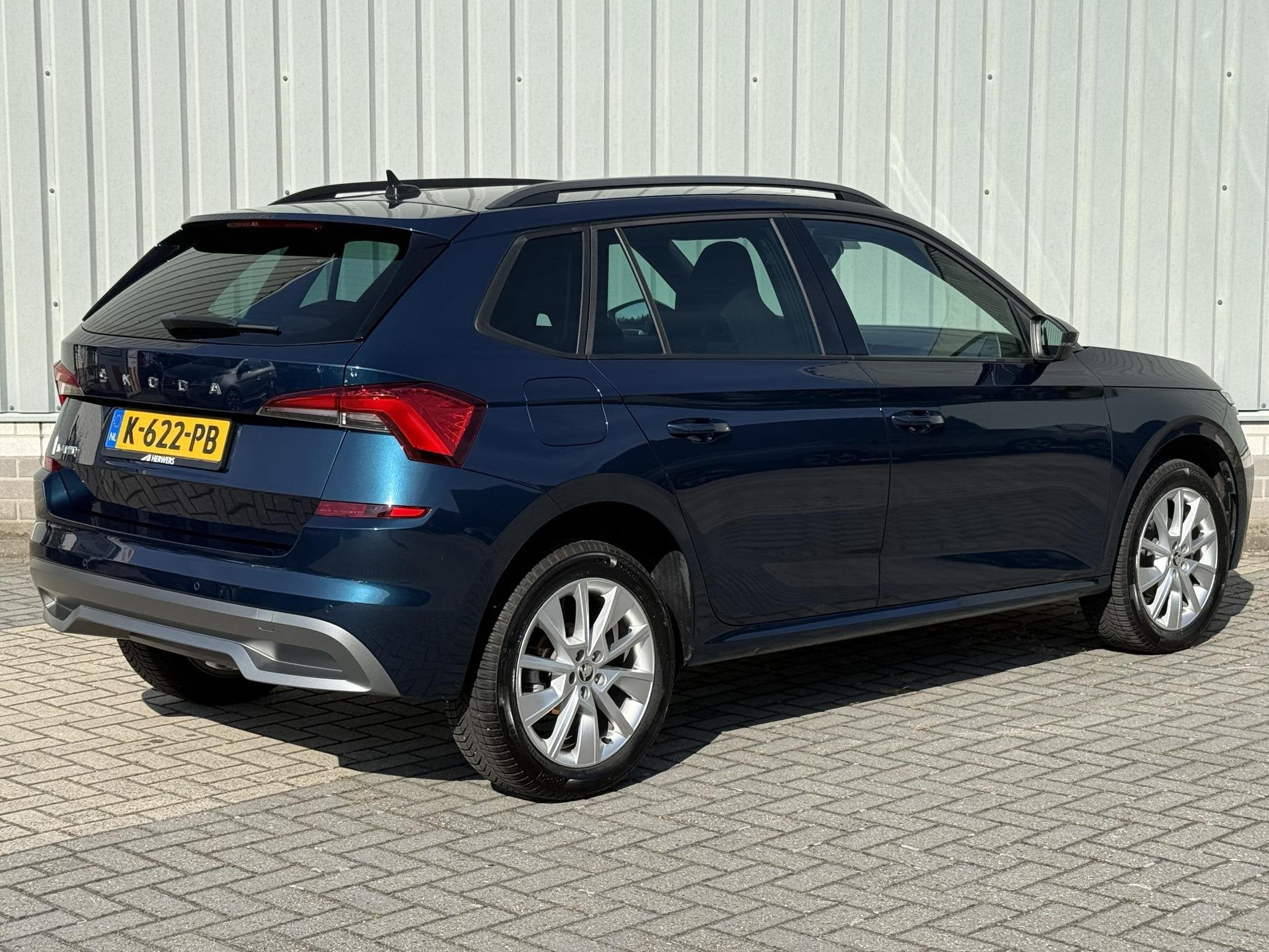 Skoda Kamiq 1.5 TSI 150PK ACT Sport Business / Wegklapbare t, Auto's, 4 cilinders, 150 pk, Blauw, Origineel Nederlands
