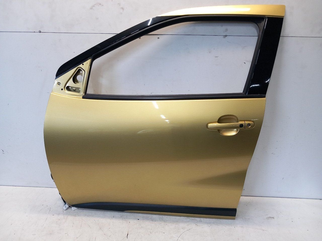 Portier links voor Toyota Aygo, Onderdelen@venauto.nl, Van der Ven Autorecycling B.V., Gebruikt, Ettenseweg 76, 4706 PB Roosendaal, The Netherlands