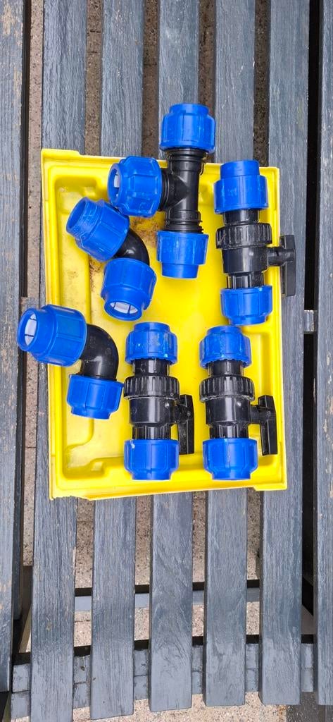 Kranen en tyleen koppelingen 32mm - Overcompleet, Ophalen, Zo goed als nieuw