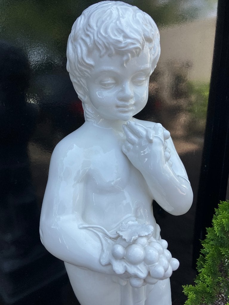 Groot porselein Putti beeld op zuil, Antiek en Kunst, Antiek | Porselein, Ophalen