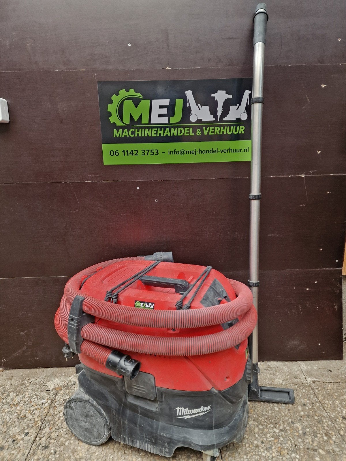 TE HUUR Milwaukee bouwstofzuiger, Ophalen, Gebruikt, ., Industriële stofzuiger