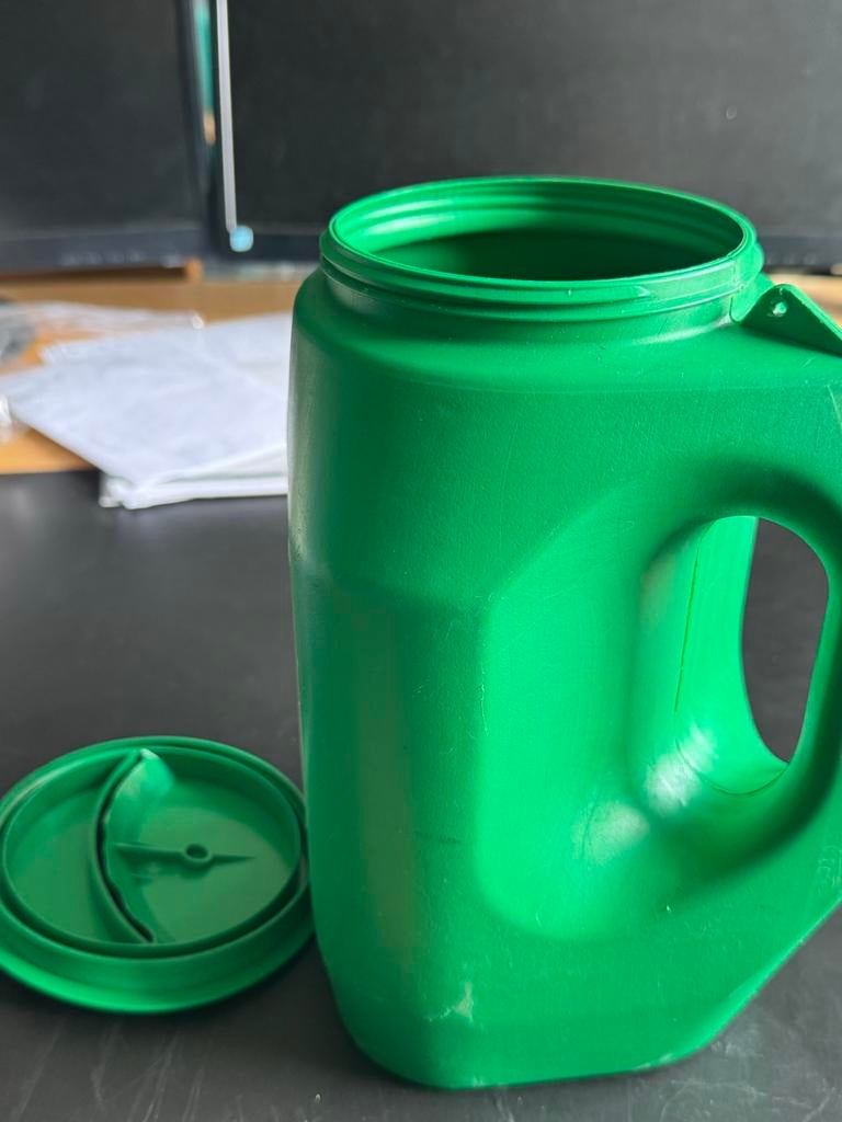Groene collectebus / spaarpot van hard plastic, Ophalen of Verzenden, Gebruikt, Kunststof, Overige thema's