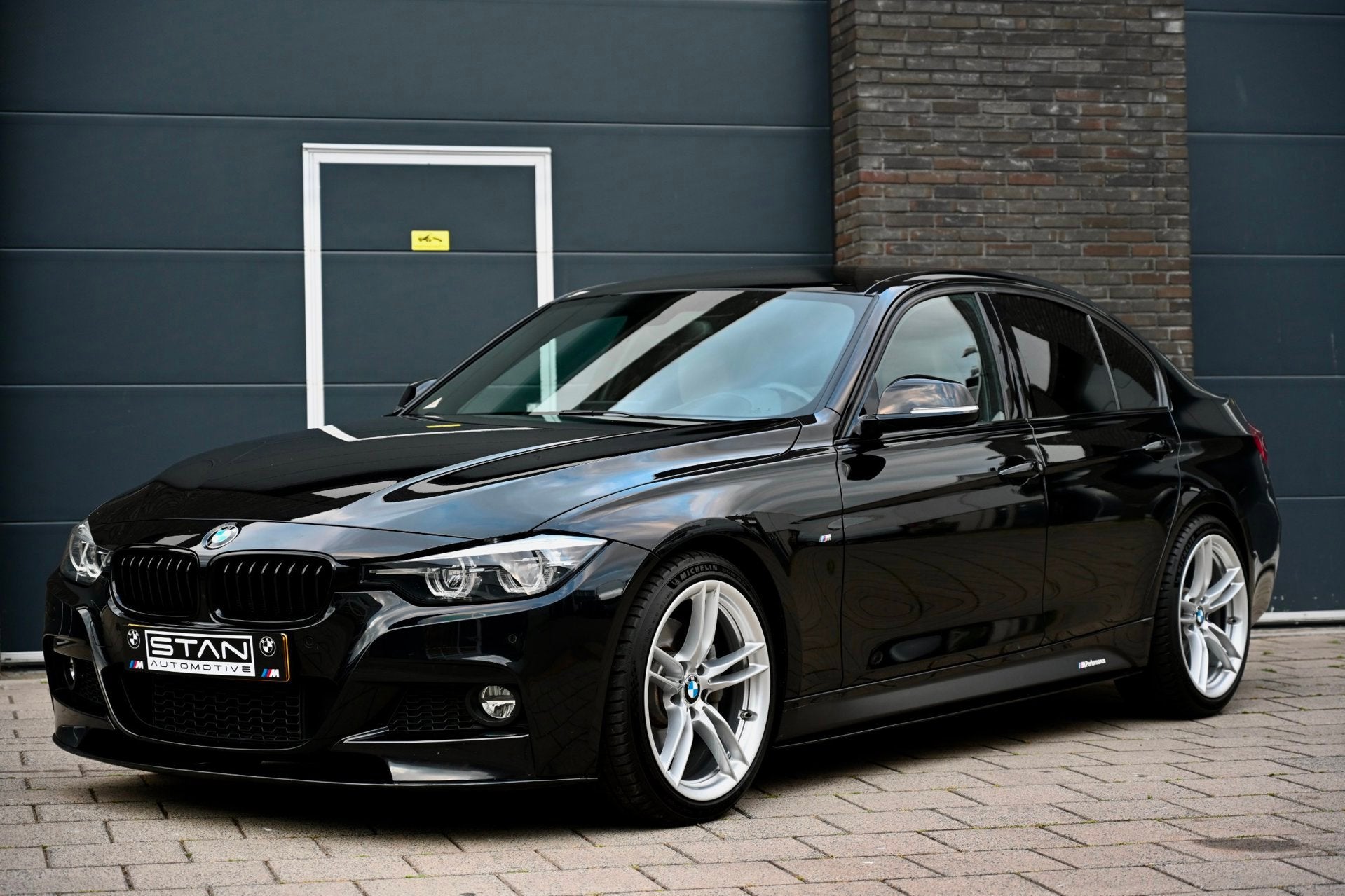 BMW 3-serie BMW 340i Sedan M-Sport | Orig NL | Harman/Kardon, Dealer onderhouden, 327 pk, Zwart, Bedrijf