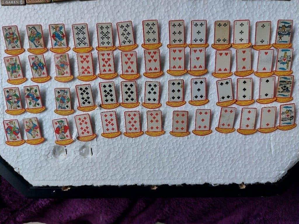 sigarenbanden - pins - ERNST CASIMIR - SPEELKAARTEN, Verzamelen, Ophalen of Verzenden, Zo goed als nieuw, Sigarenbandjes