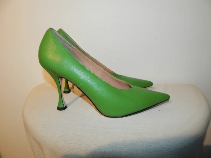 Lola Cruz pumps appeltjes groen aparte hak Als Nieuw 40, Kleding | Dames, Pumps, Verzenden, Zo goed als nieuw, Groen