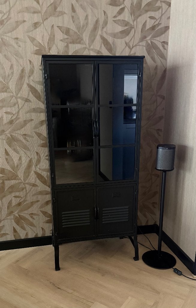 Stoere Industriële Vitrinekast – Zwart Metaal Locker & Glas, Ophalen, Met deur(en), 50 tot 100 cm, Zo goed als nieuw