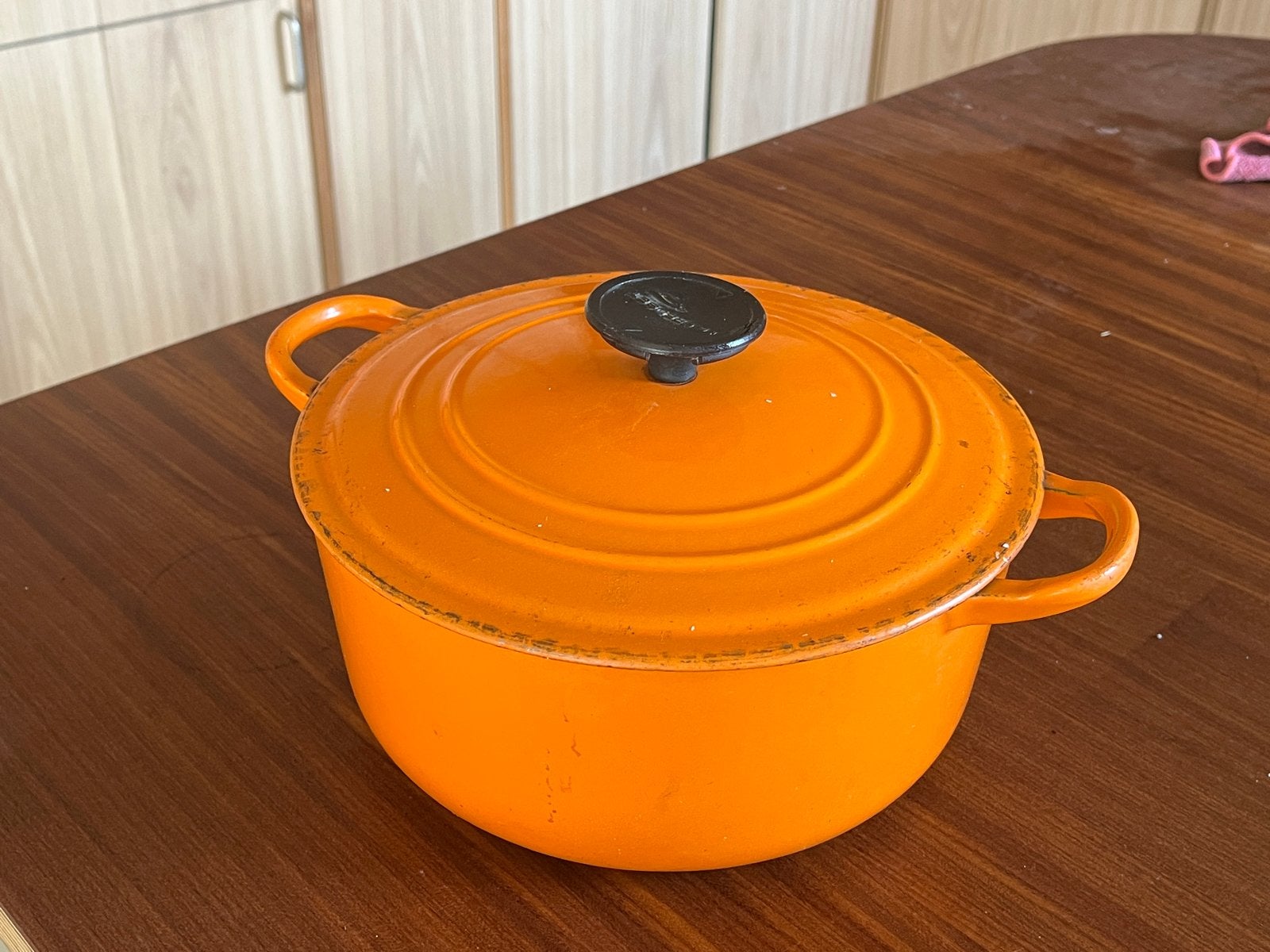 Le Creuset Gietijzeren Braadpan Oranje - 22cm, Huis en Inrichting, Ophalen of Verzenden, Gebruikt, Gietijzer