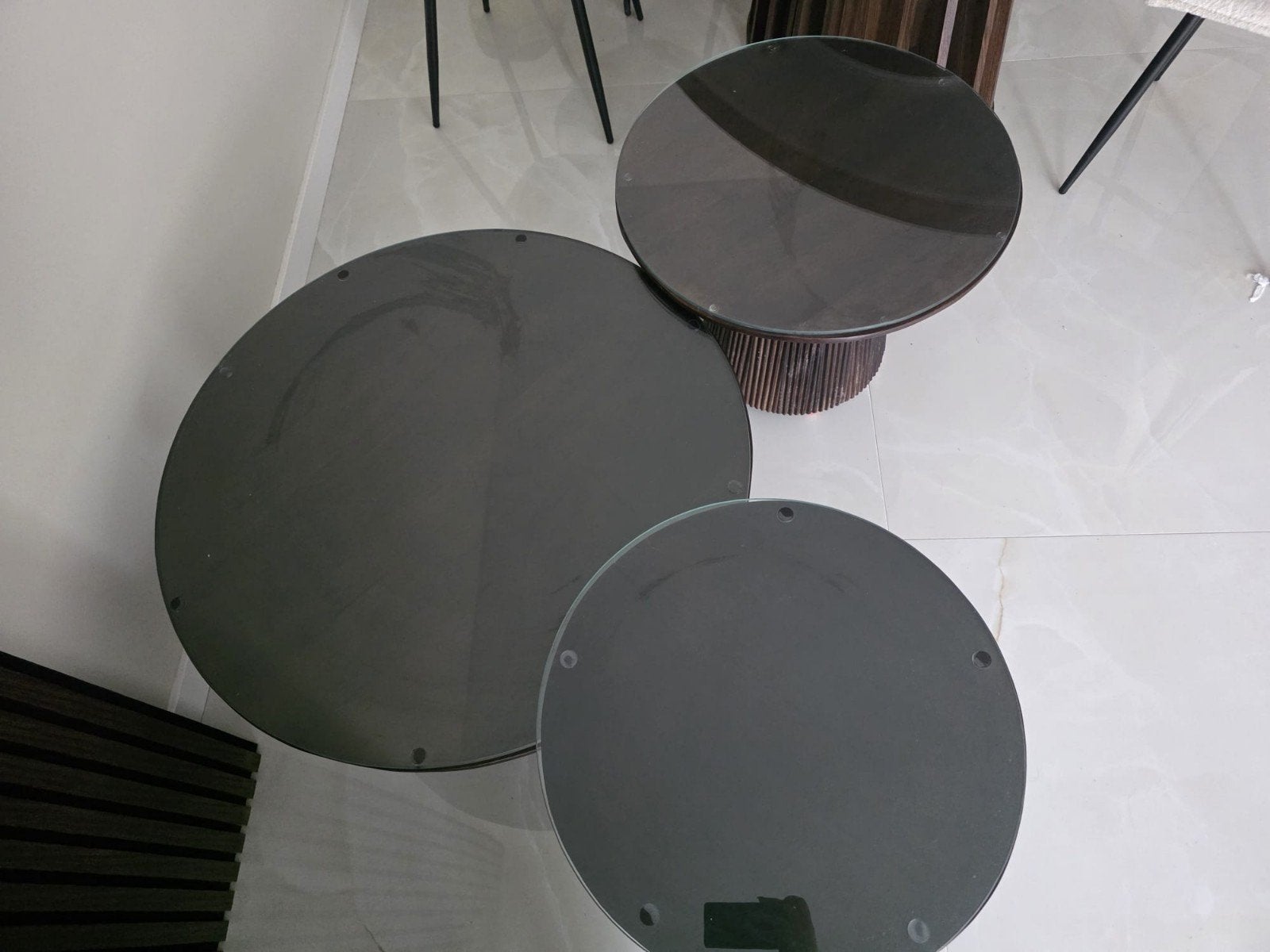 Set van 3 ronde tafels met glazen blad en wieltjes, Ophalen, Gebruikt, Rond, Hout