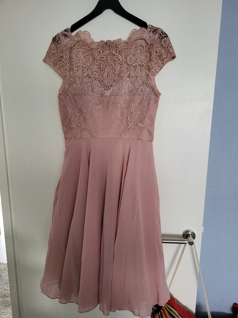 Nieuwe oudroze feestjurk van Chi Chi London, Kleding | Dames, Maat 38/40 (M), Nieuw, Ophalen of Verzenden, Knielengte