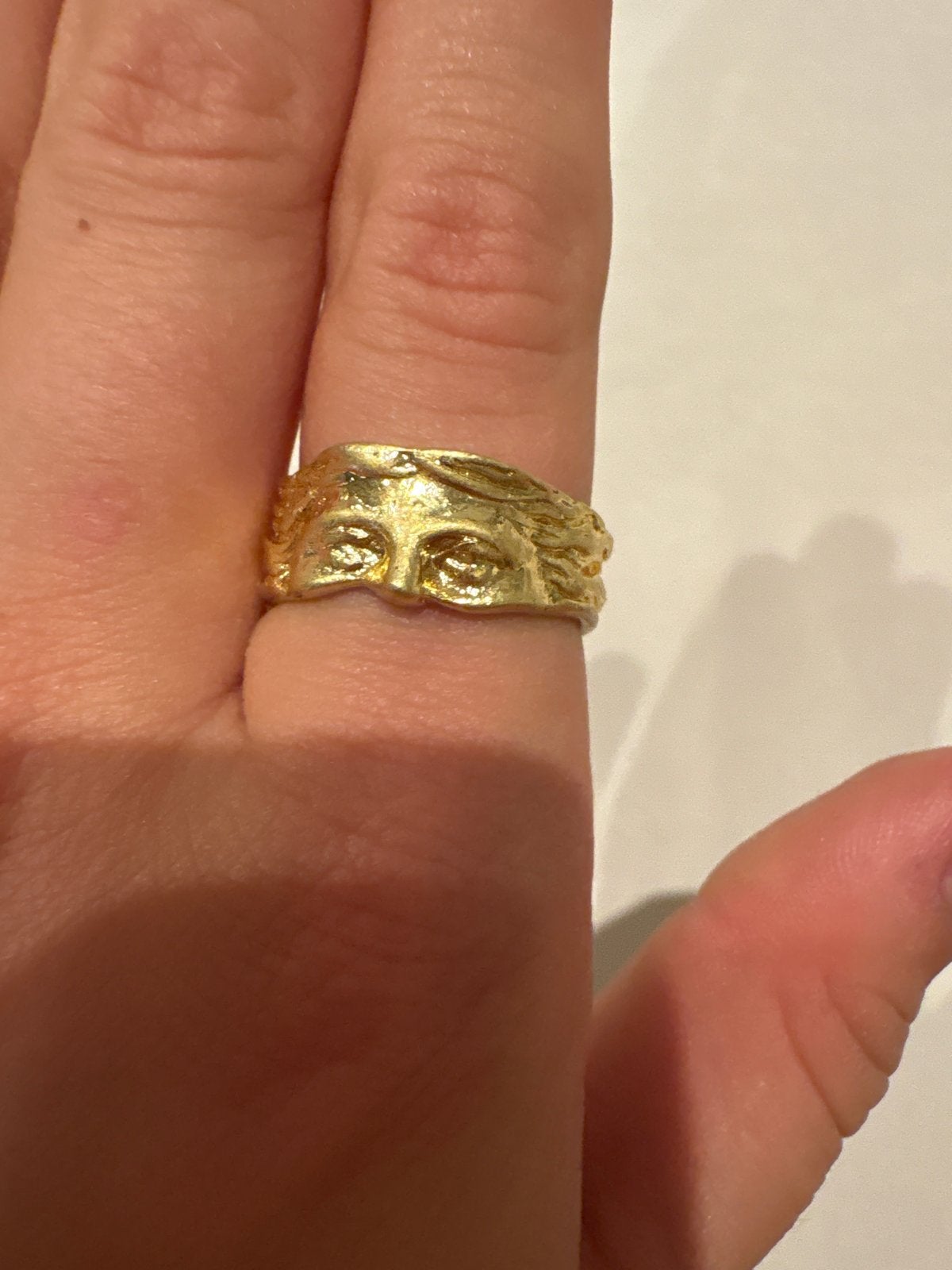 Gouden ring met ogen design, Overige materialen, Ophalen of Verzenden, Zo goed als nieuw, 17 tot 18