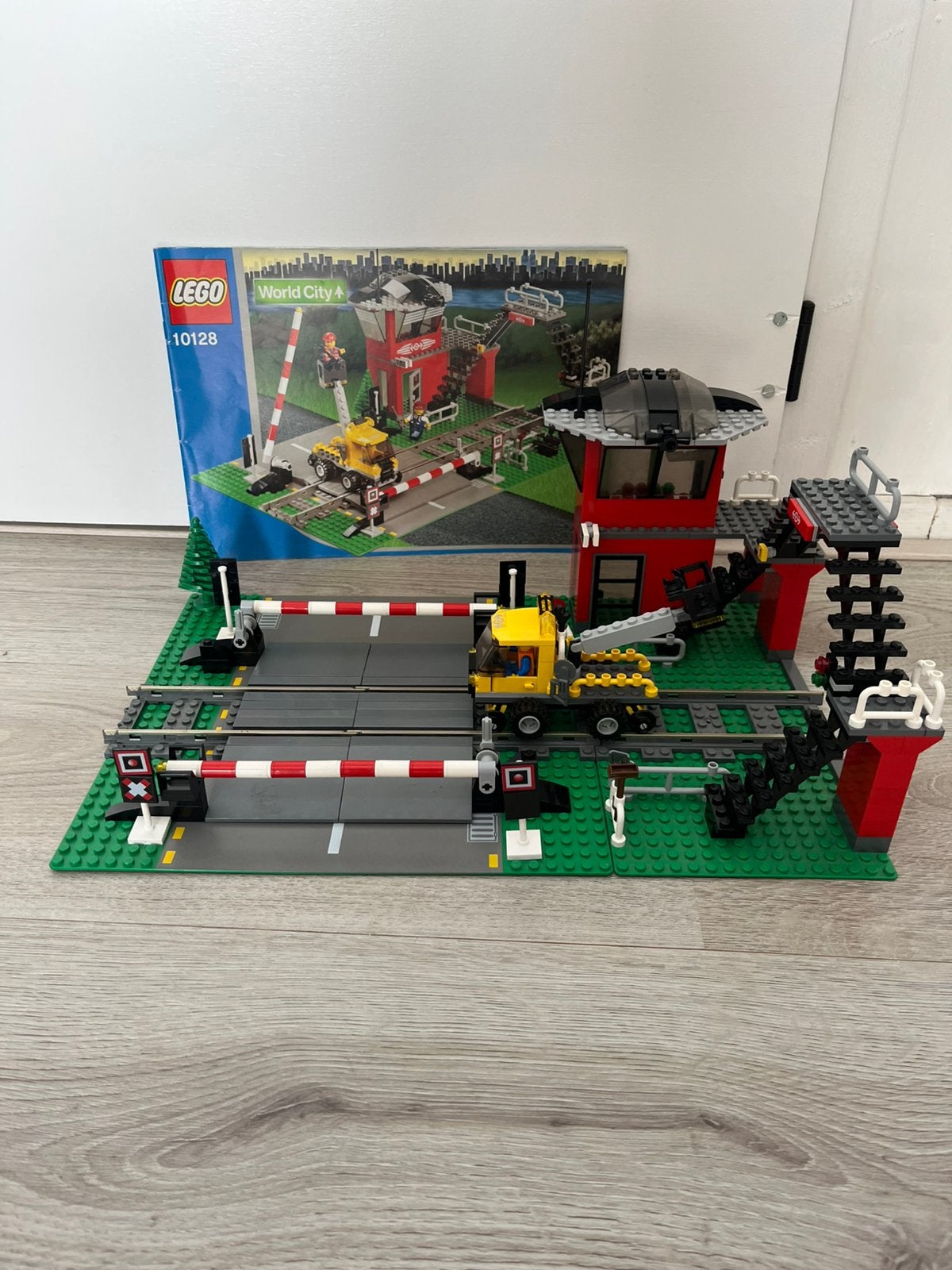 LEGO 10128 Train Level Crossing – bluish grey variant