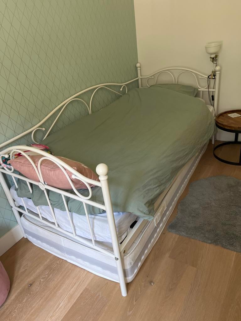 Wit metalen Ikea bed met uitschuifbaar logeerbed, Ophalen, Gebruikt, 90 cm, Eenpersoons