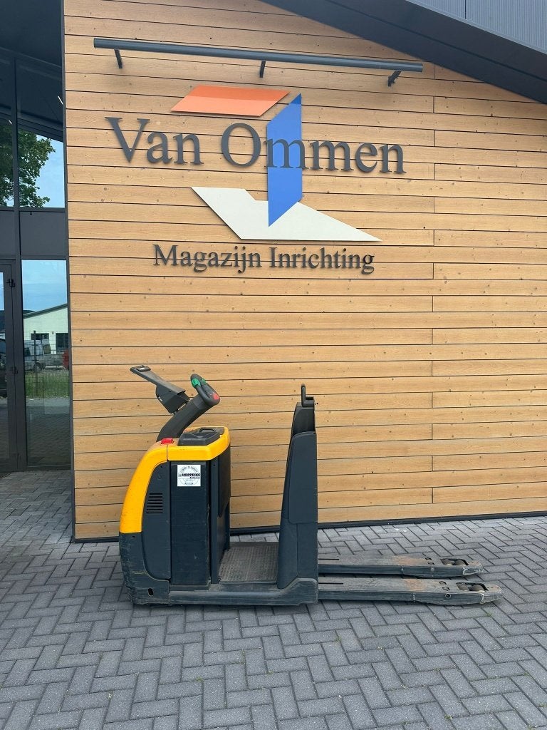 Jungheinrich ECE 220 Pallettruck / Elektrische Pompwagen, Ophalen of Verzenden, Zo goed als nieuw