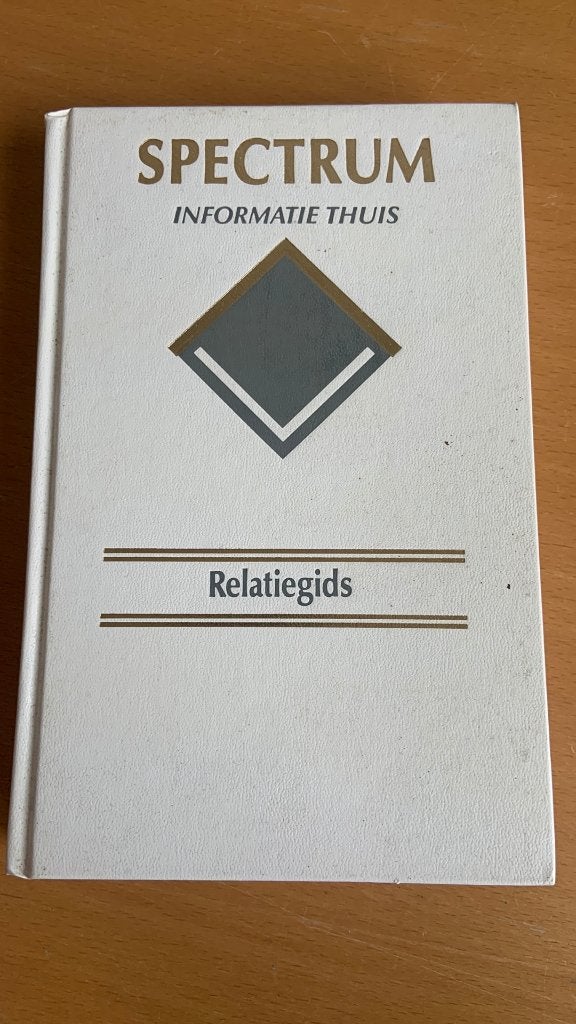 Spectrum informatie thuis - Relatiegids, Ophalen of Verzenden, Zo goed als nieuw