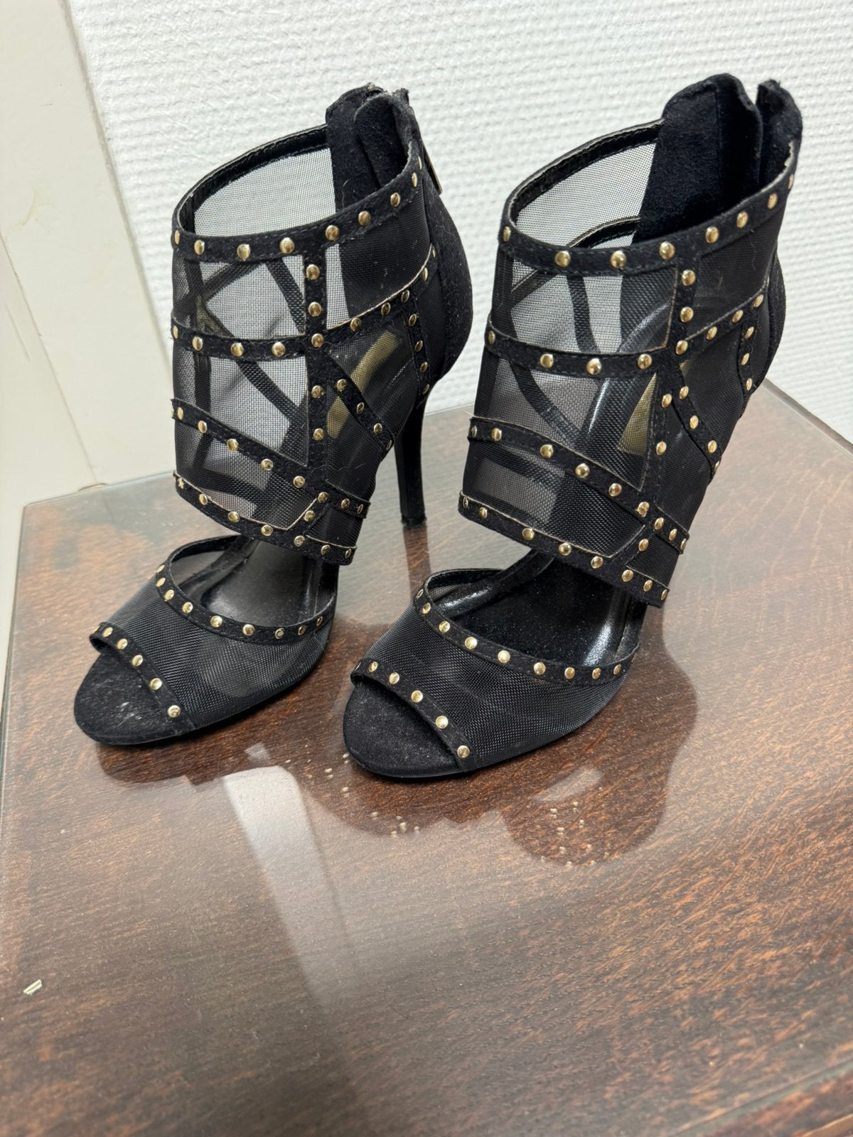 Zwarte pumps met studs en open neus - Hakhoogte 10 cm, Ophalen of Verzenden, Gedragen, Zwart, Pumps