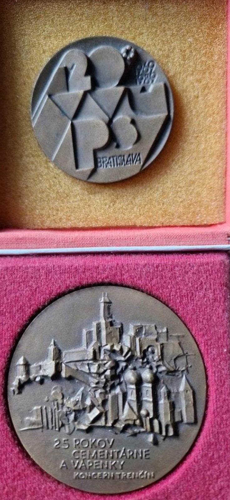 2 herdenkings penningen, Postzegels en Munten, Penningen en Medailles, Ophalen, Overige materialen