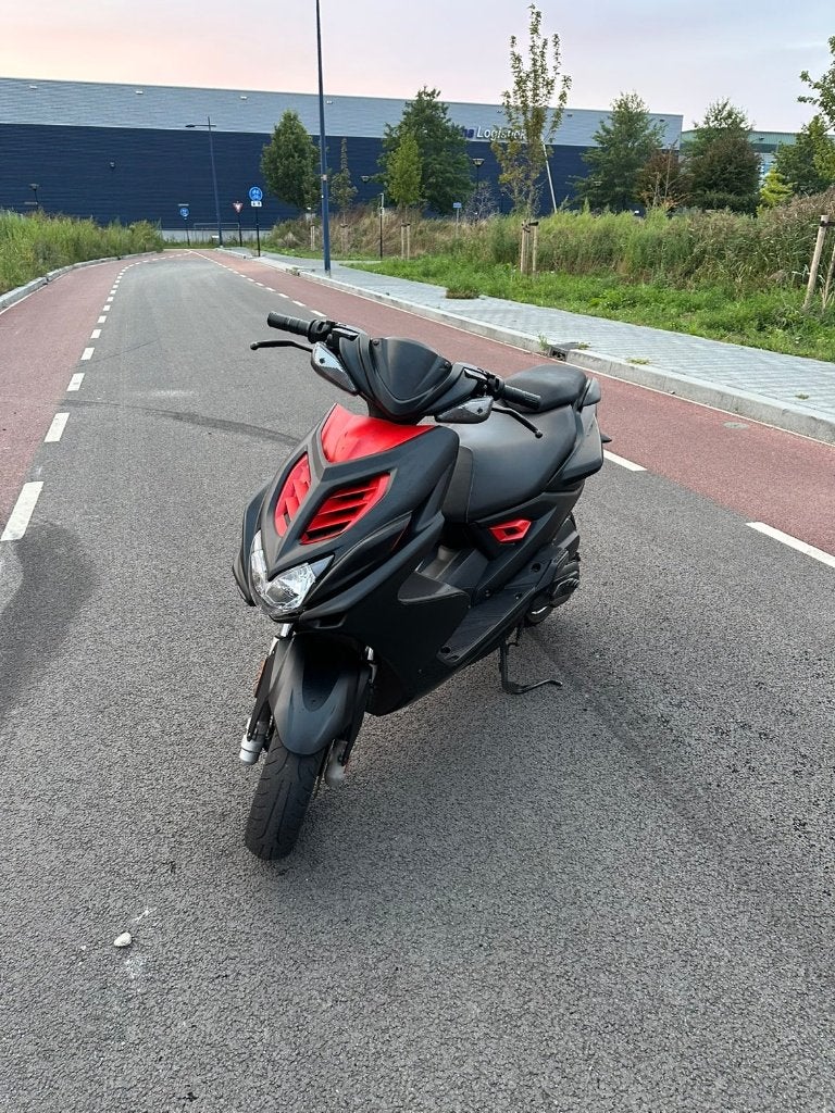 Yamaha Aerox Scooter - Zwart/Rood, Ophalen, Gebruikt, Aerox, Maximaal 45 km/u