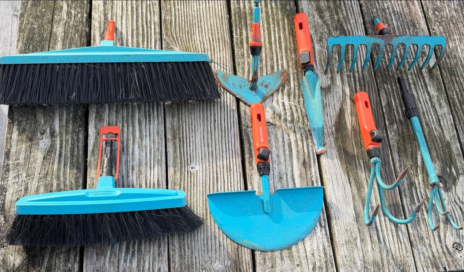 Gardena tuingereedschap set - bezems, harken, schoffel, spad, Ophalen, Gebruikt, Bezem