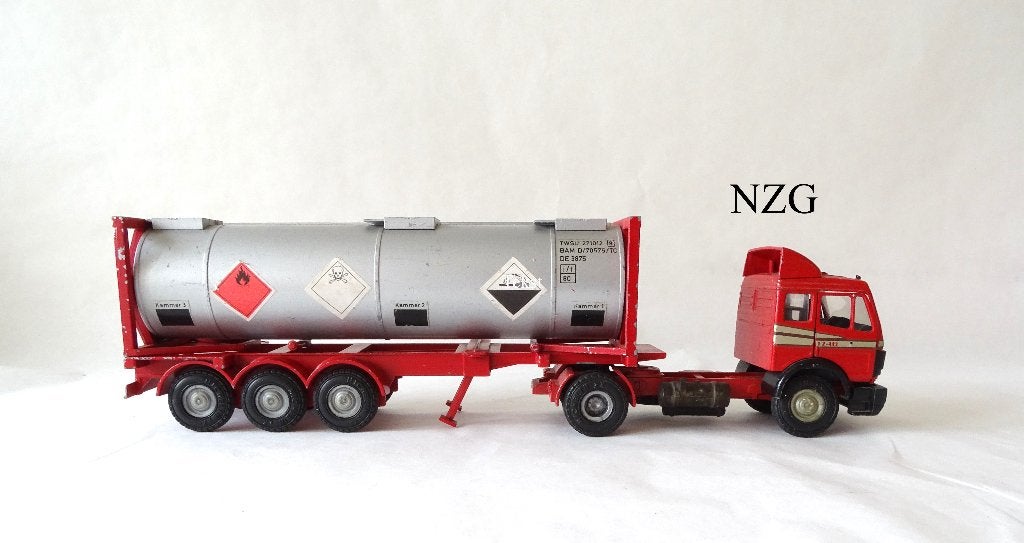 NZG Mercedes met tank oplegger  [ 2 ], Ophalen of Verzenden, Gebruikt, Bus of Vrachtwagen, NZG