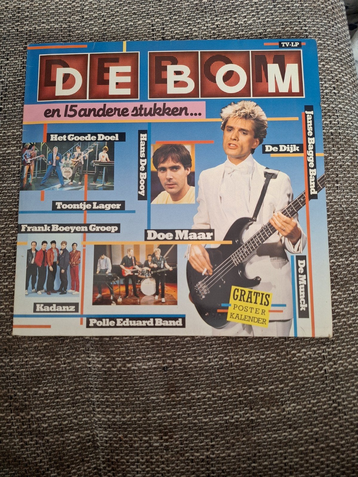 De Bom en 15 andere stukken... TV-LP, Gebruikt, Ophalen of Verzenden, Inclusief boekje, Verzamelalbum