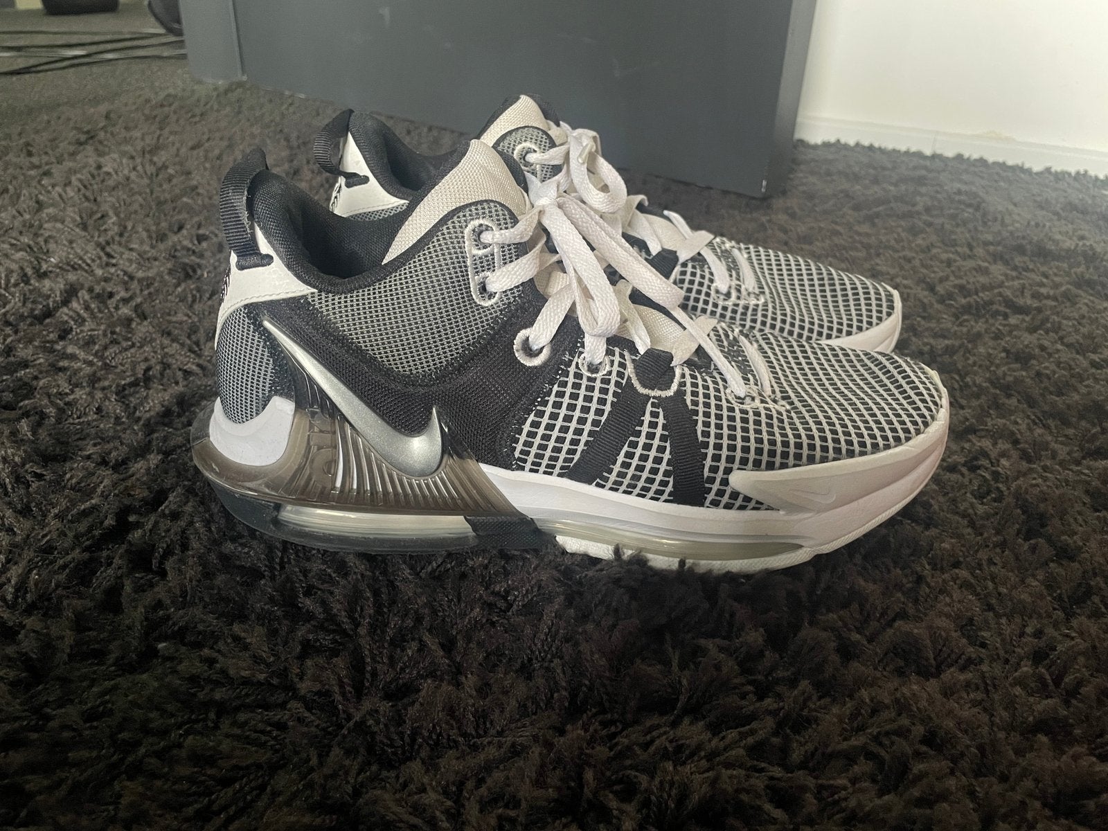Nike Lebron Witness 7 basketbalschoenen maat 43, Ophalen of Verzenden, Zo goed als nieuw, Schoenen