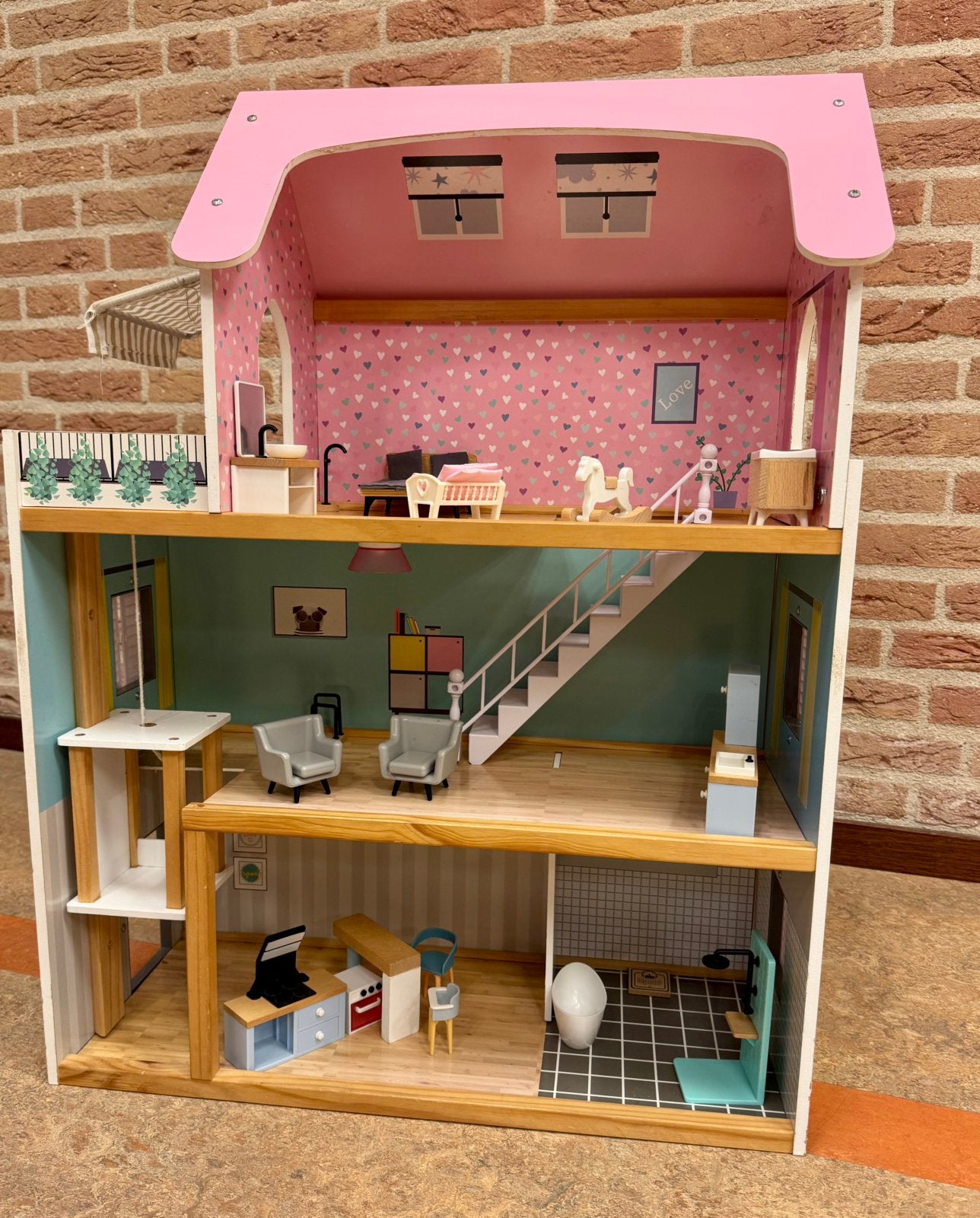 Houten poppenhuis  met veel details, Ophalen of Verzenden, Gebruikt, Poppenhuis