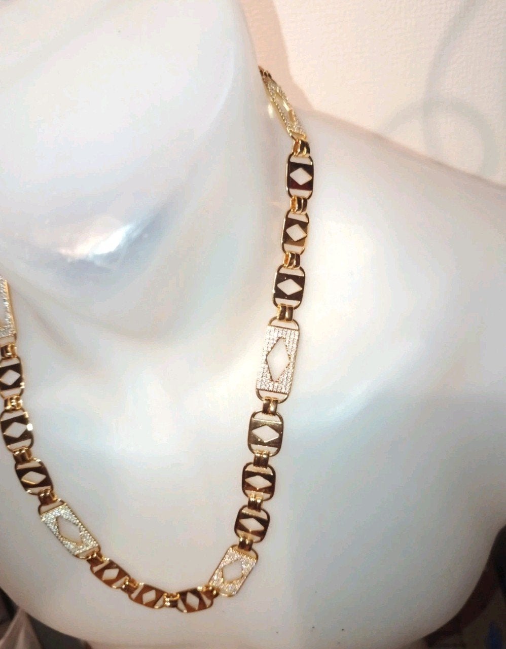 vergulde Gouden ketting met uniek design, Met kristal, Nieuw, Ophalen of Verzenden, Goud