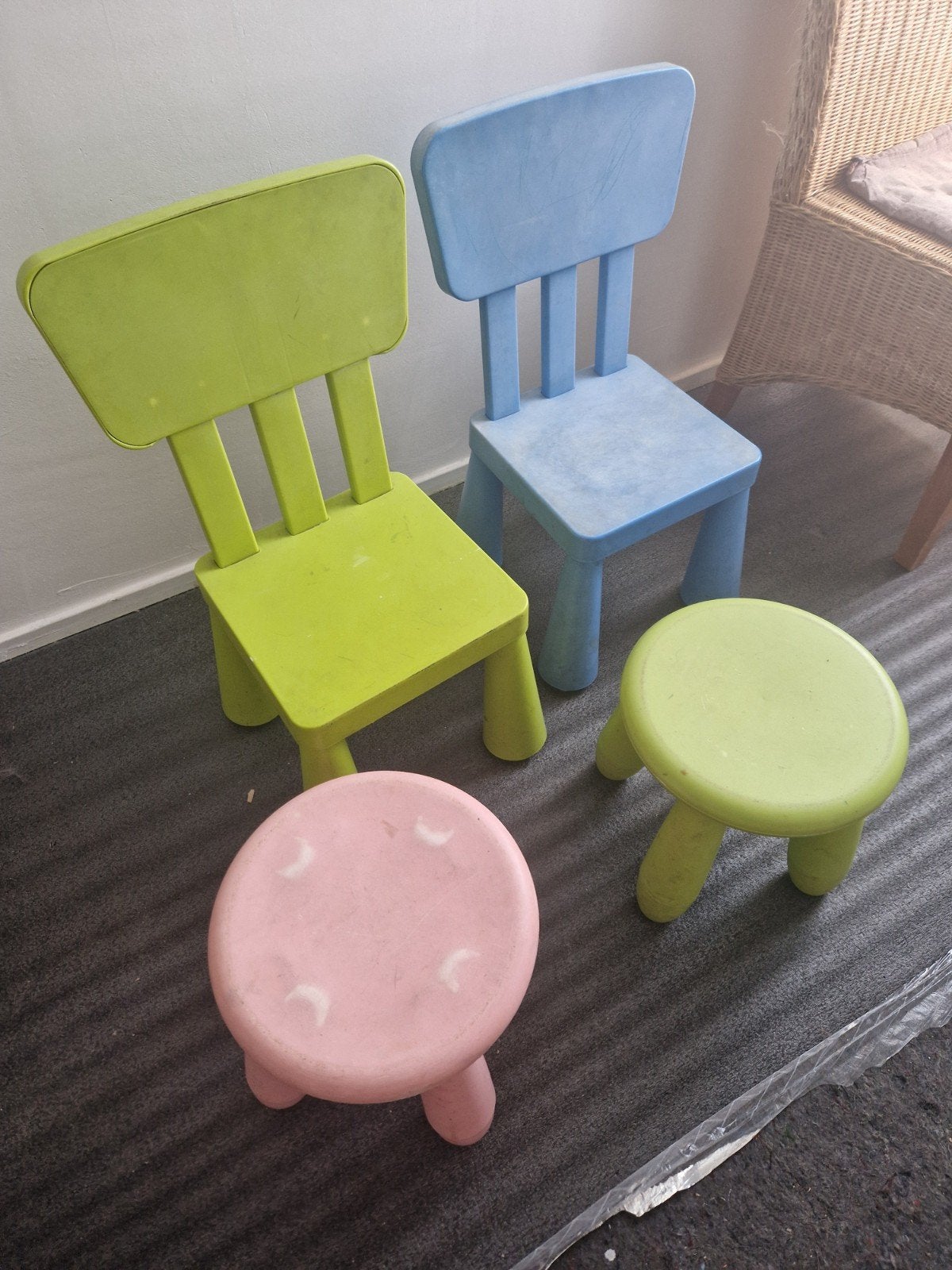 ikea mammut 2 stoeljes en 2 krukjes, Ophalen, Gebruikt, Stoel(en)