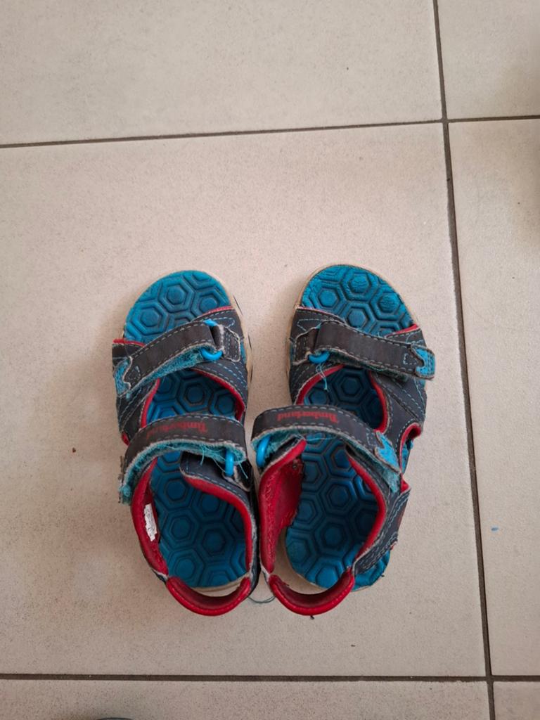 Sandalen merk timberland maat 25, Kinderen en Baby's, Speelgoed | Buiten | Rolschaatsen, Ophalen of Verzenden