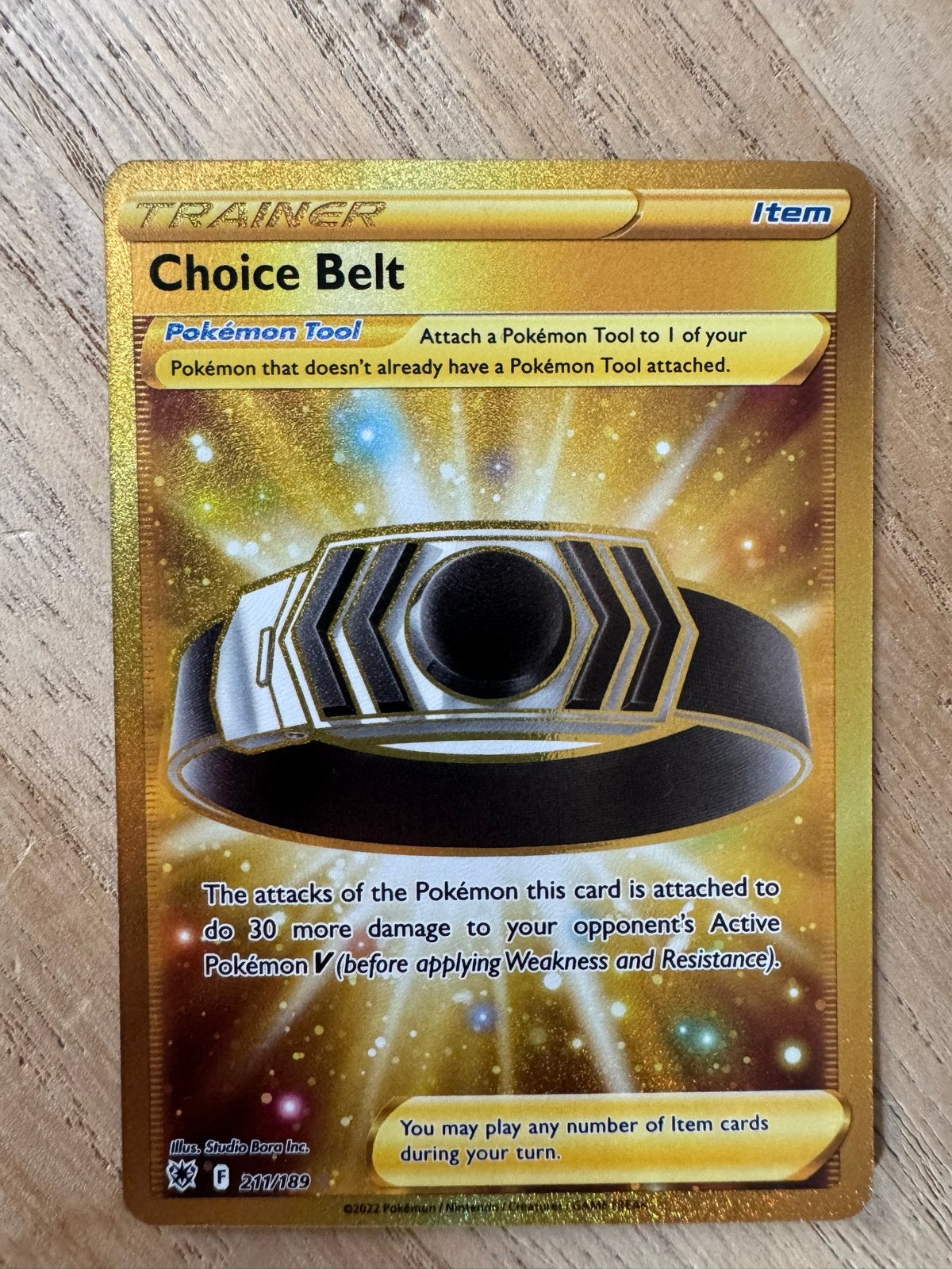 Pokémon TCG Choice Belt Gold Secret Rare 211/189, Ophalen of Verzenden, Zo goed als nieuw, Losse kaart, Foil