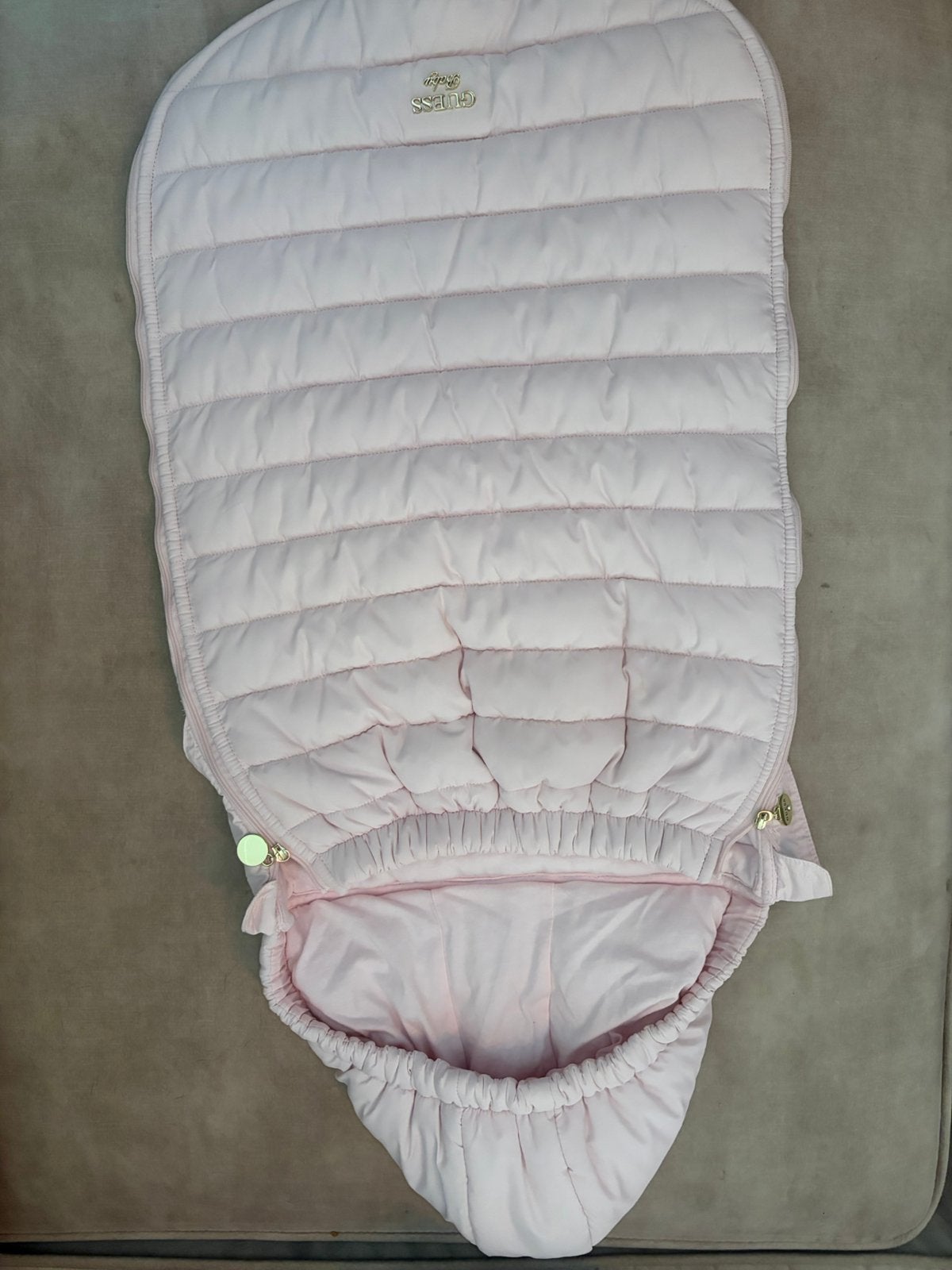 Guess voetenzak voor maxicosi, Autogordel, Ophalen of Verzenden, Zo goed als nieuw, 0 t/m 13 kg