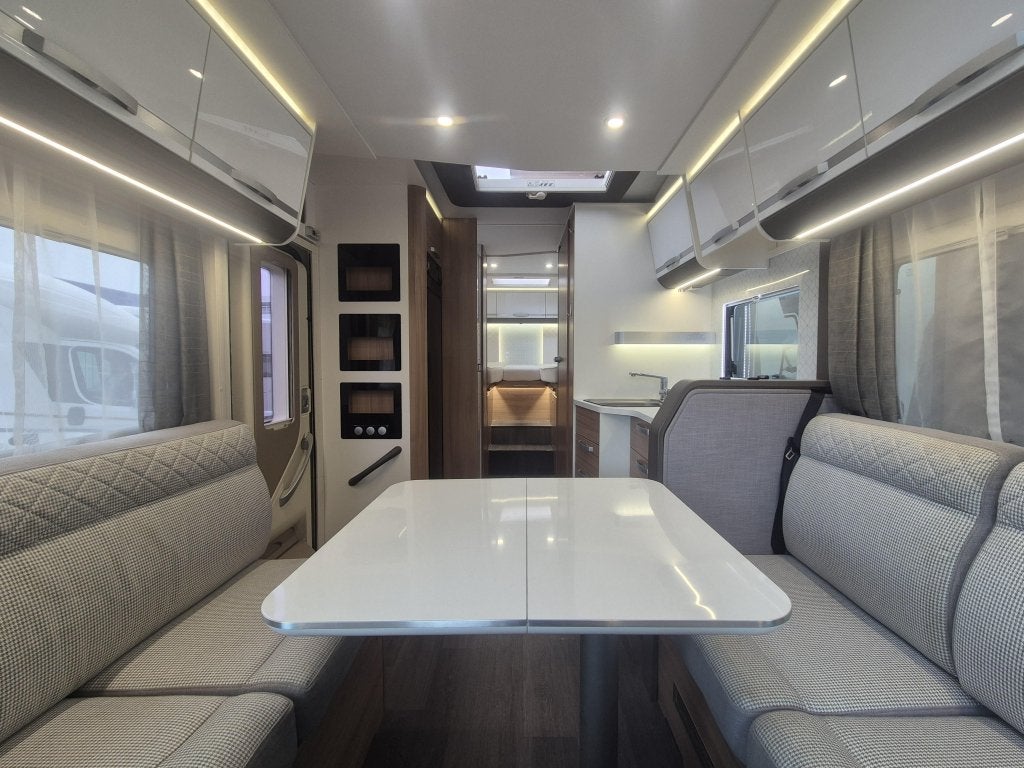 Adria Matrix Plus 670 DL FACE TO FACE ENKELE BEDDEN BOVAG, Fiat, Afzuigkap, Bedrijf, Adria