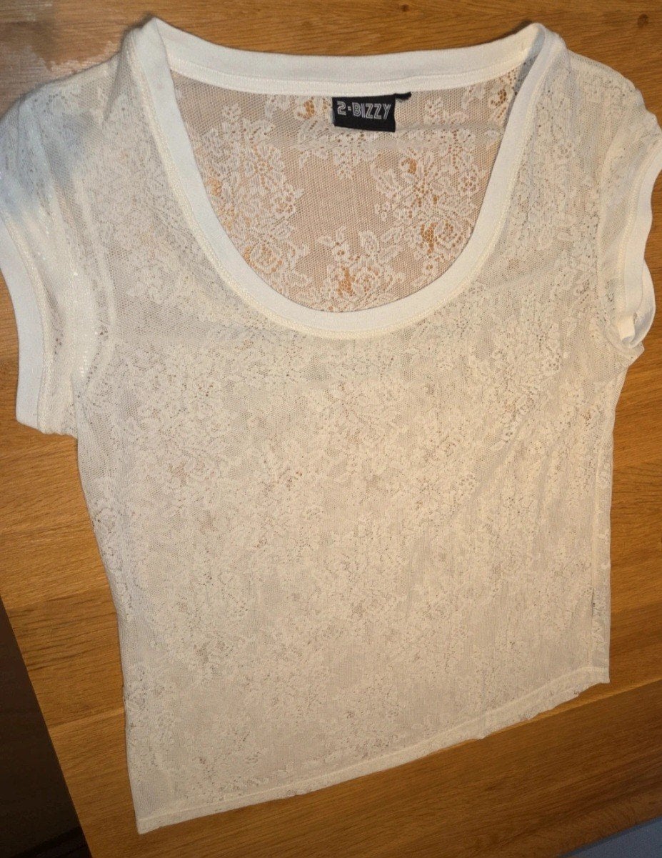 2 Bizzy wit shirt maat 42/44 (L), Kleding | Dames, Maat 42/44 (L), Ophalen of Verzenden, Korte mouw, Gedragen