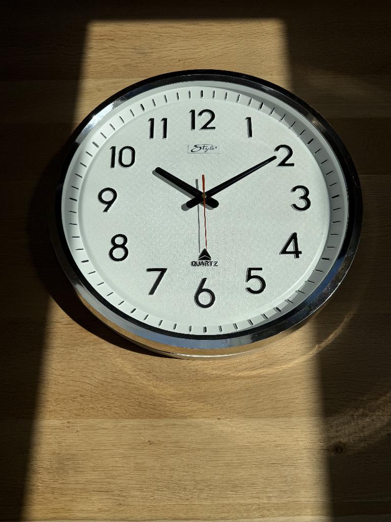 Wandklok quartz – modern design – Ø ca. 45 cm, Ophalen, Zo goed als nieuw, Analoog, Wandklok