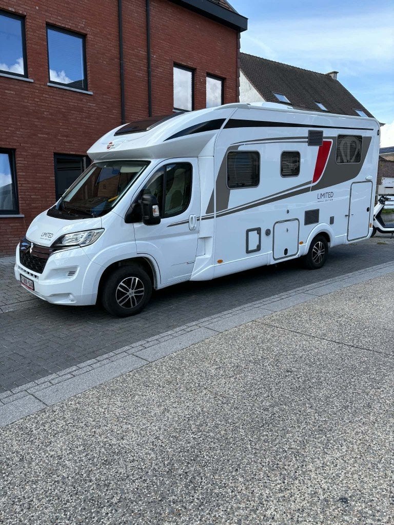 Burstner Limited Edition Half-integraal Camper, Particulier, Tot en met 4, Half-integraal