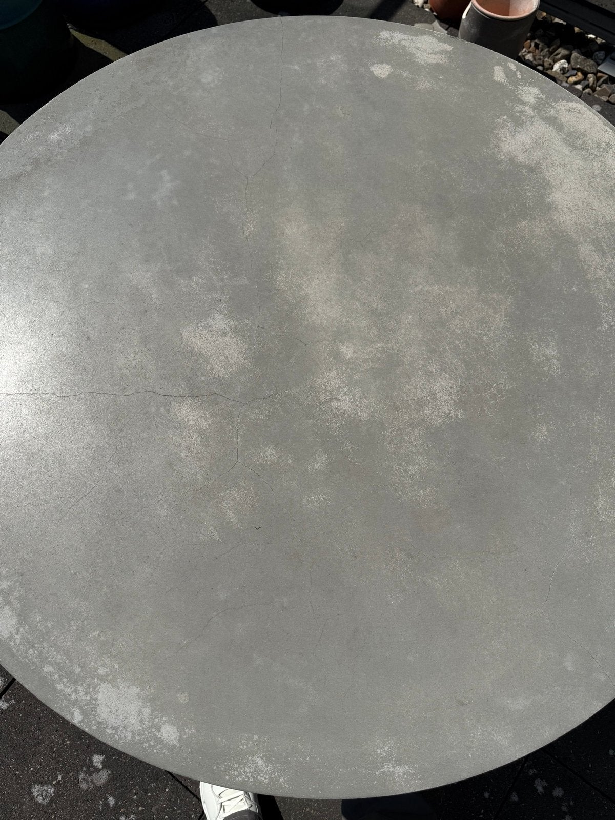 Gratis af te halen: Ronde betonnen tuintafel, Ophalen, Gebruikt, Rond, Overige materialen