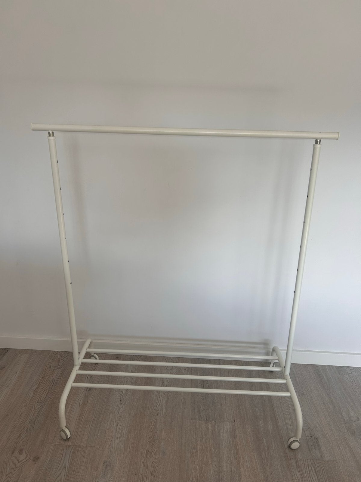 IKEA Rigga Kledingrek op wielen - Wit, Ophalen, Zo goed als nieuw, Metaal, Volwassenen