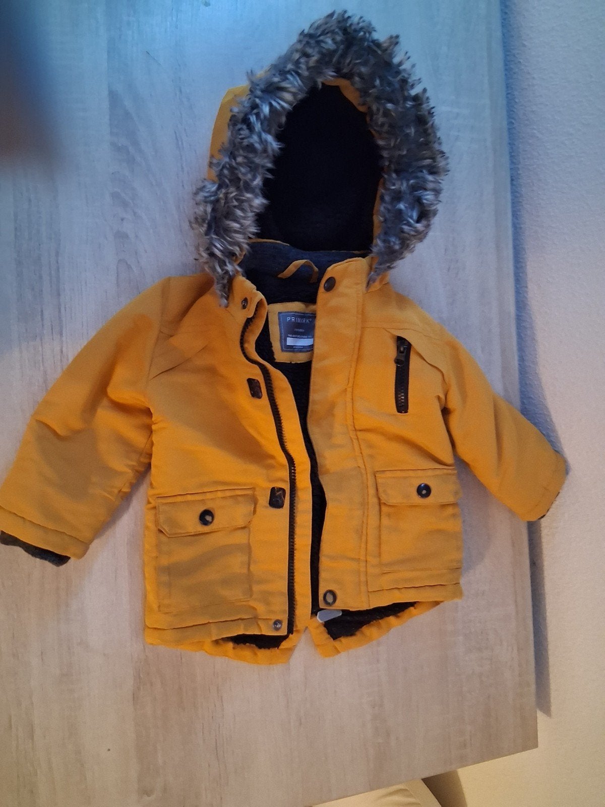 Primark Geel Winterjasje met Bontkraag - Maat 12-18 Maanden, Ophalen of Verzenden, Zo goed als nieuw, Primark, Jongetje of Meisje