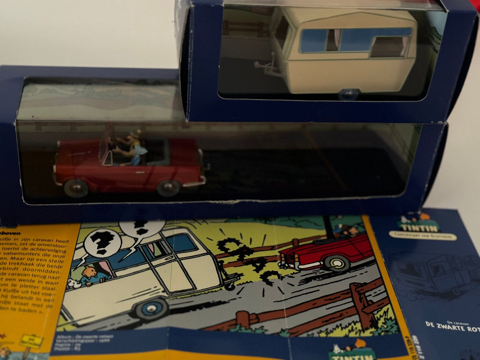 Kuifje auto 1:43  de triumph herald +caravan zwarte rotsen, Ophalen of Verzenden, Zo goed als nieuw