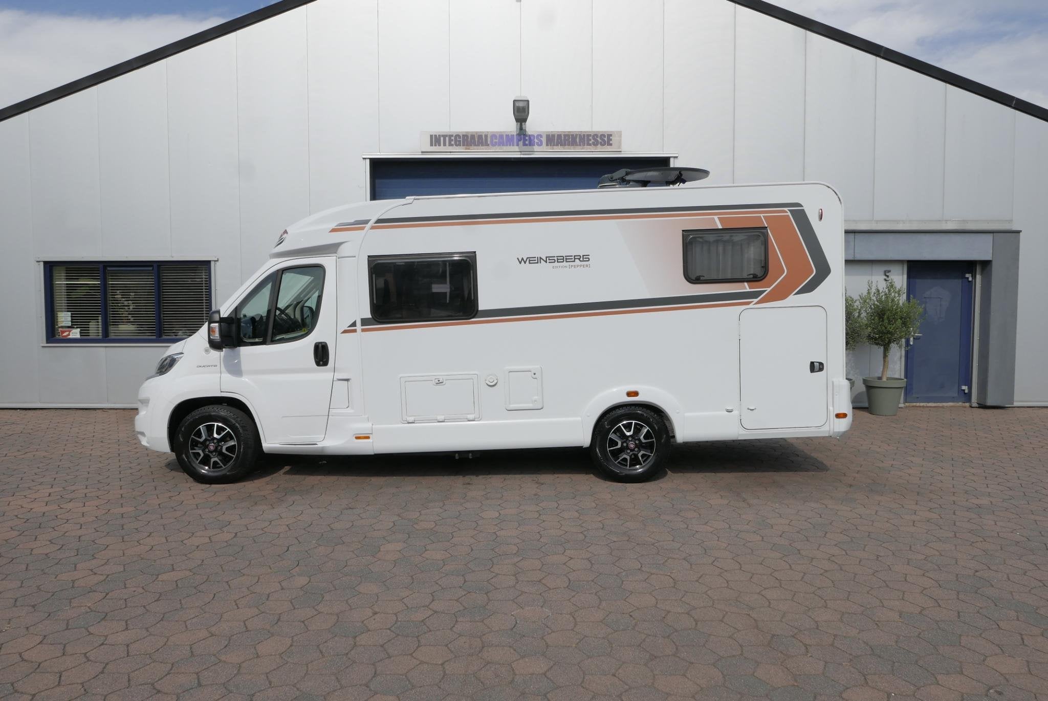Weinsberg Pepper 600 MEG | 9G Automaat | Schotel | Lengte be, Caravans en Kamperen, Automaat, Weinsberg, Tot en met 2, 6 tot 7 meter