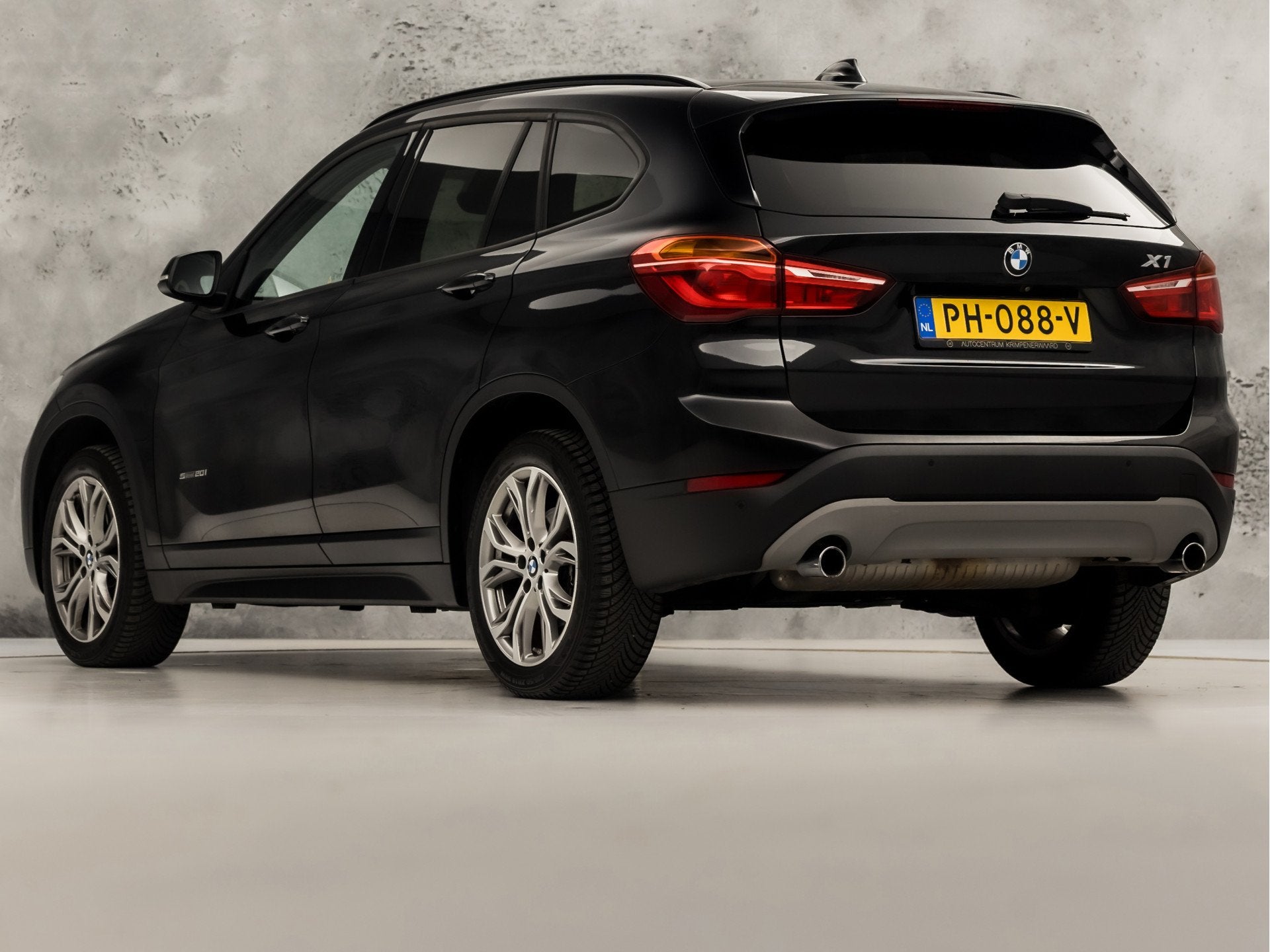 BMW X1 sDrive20i High Executive 192Pk Automaat (GROOT NAVI,, Bedrijf, SUV of Terreinwagen, 84 €/maand, 17 km/l