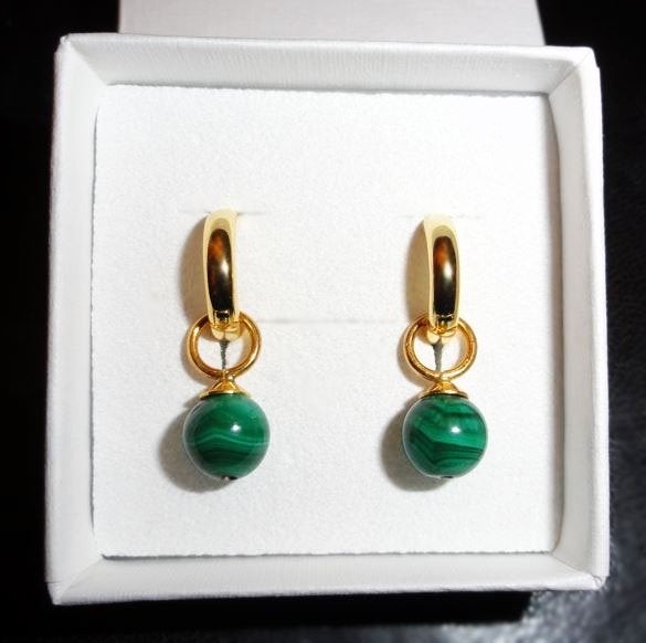 Oorbellen Verguld Malachiet huggie hoops, Ophalen of Verzenden, Nieuw, Groen, Overige materialen