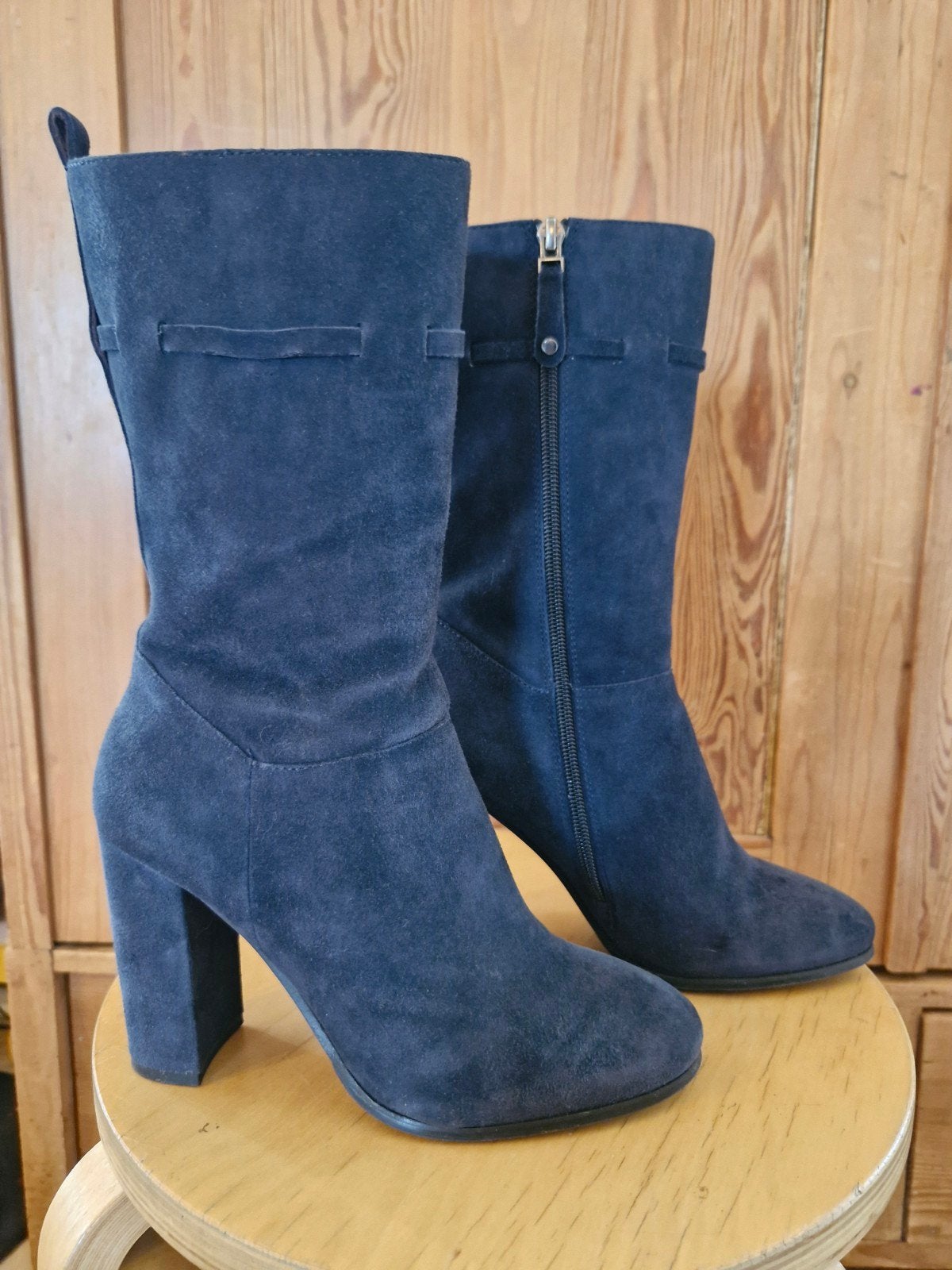 Elvio Zanon donkerblauw suède laarsjes blokhak mt 38 zgan, Kleding | Dames, Schoenen, Elvio Zanon, Blauw, Lage of Enkellaarzen