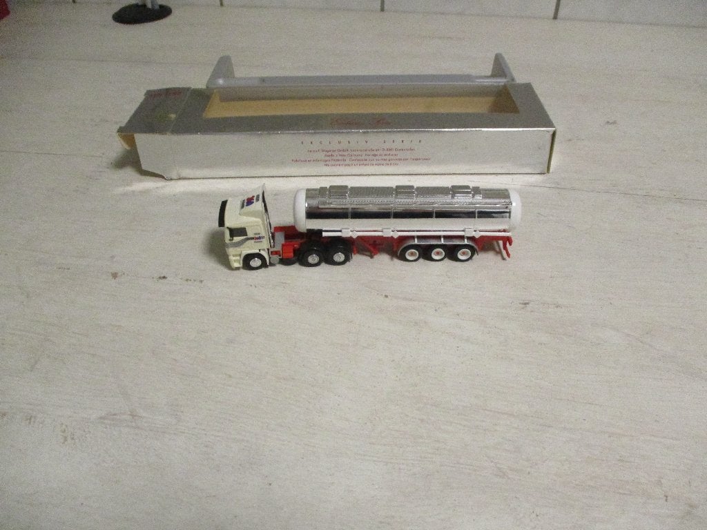 Herpa Volvo met Tank Oplegger Schaal 1:87, Ophalen of Verzenden, Zo goed als nieuw, Bus of Vrachtwagen, Herpa